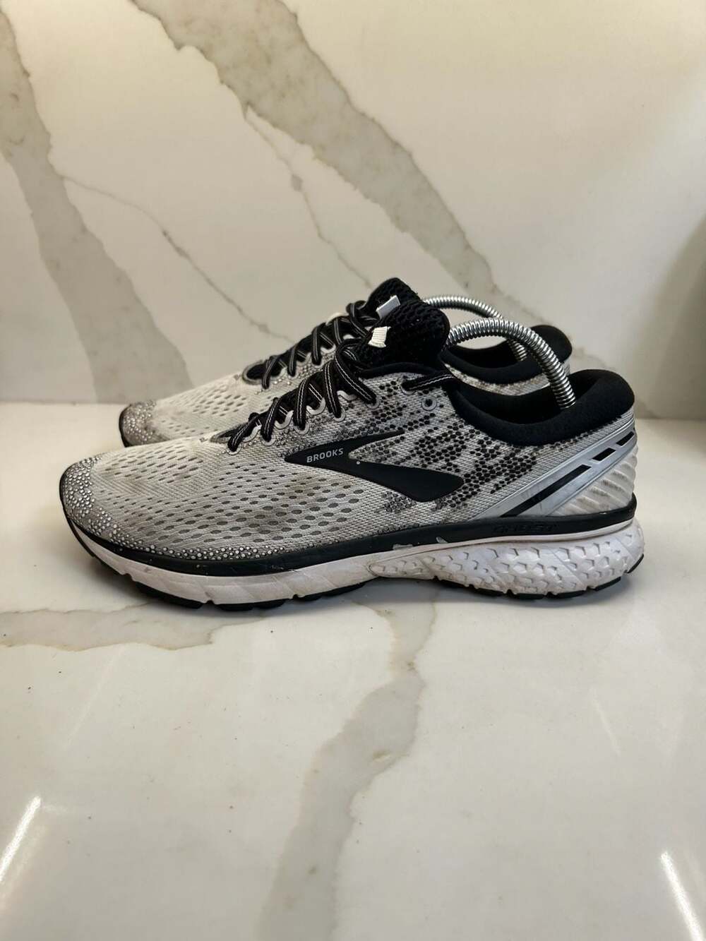 Brooks Ghost 11 Running Shoes White Black Pink Size 10.5